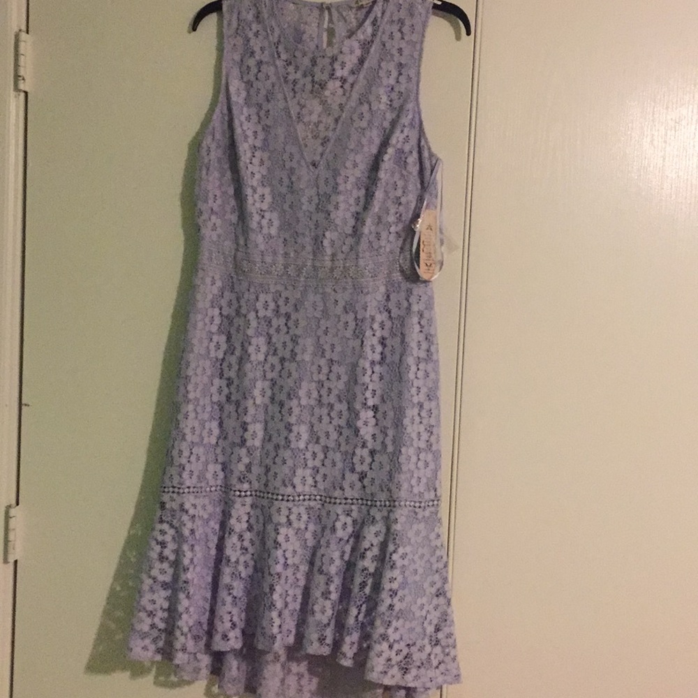 Is e beautiful brand new dress
